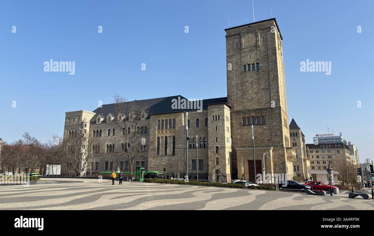 Castello Imperiale. Zamek Cesarski W Poznaniu. Palazzo a Poznan. Località turistica famosa per i vecchi edifici nel centro della città polacca di Poznań - Immagine stock catturata con smartphone