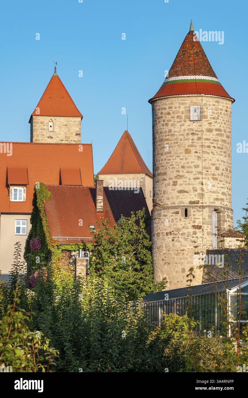 Torri di guardia delle mura cittadine nel centro storico di Dinkelsbuehl, strada romantica, Dinkelsbuehl, Franconia media, Franconia, Baviera, Germania, Europ Foto Stock