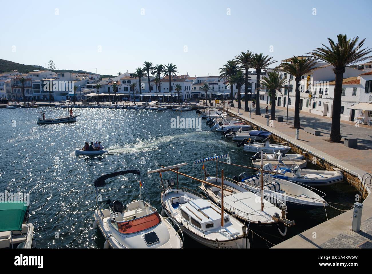 Vista da Fornells, una città sul mar mediterraneo a Minorca, Isole Baleari, Spagna Foto Stock