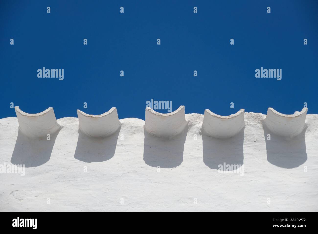 Casa bianca della peculiare città di Binibeca a Minorca, Isole Baleari, Spagna Foto Stock