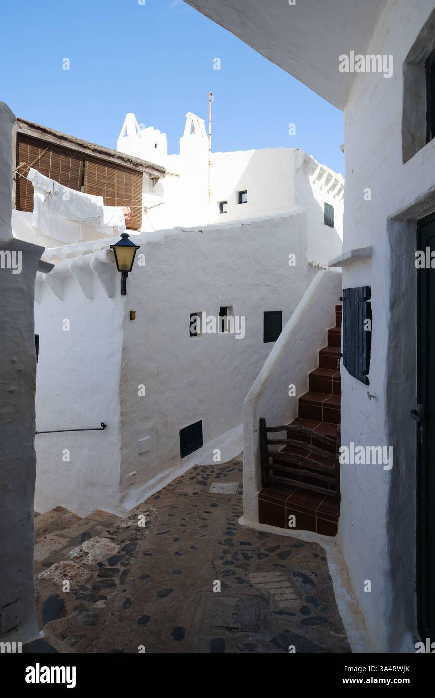 Casa bianca della peculiare città di Binibeca a Minorca, Isole Baleari, Spagna Foto Stock