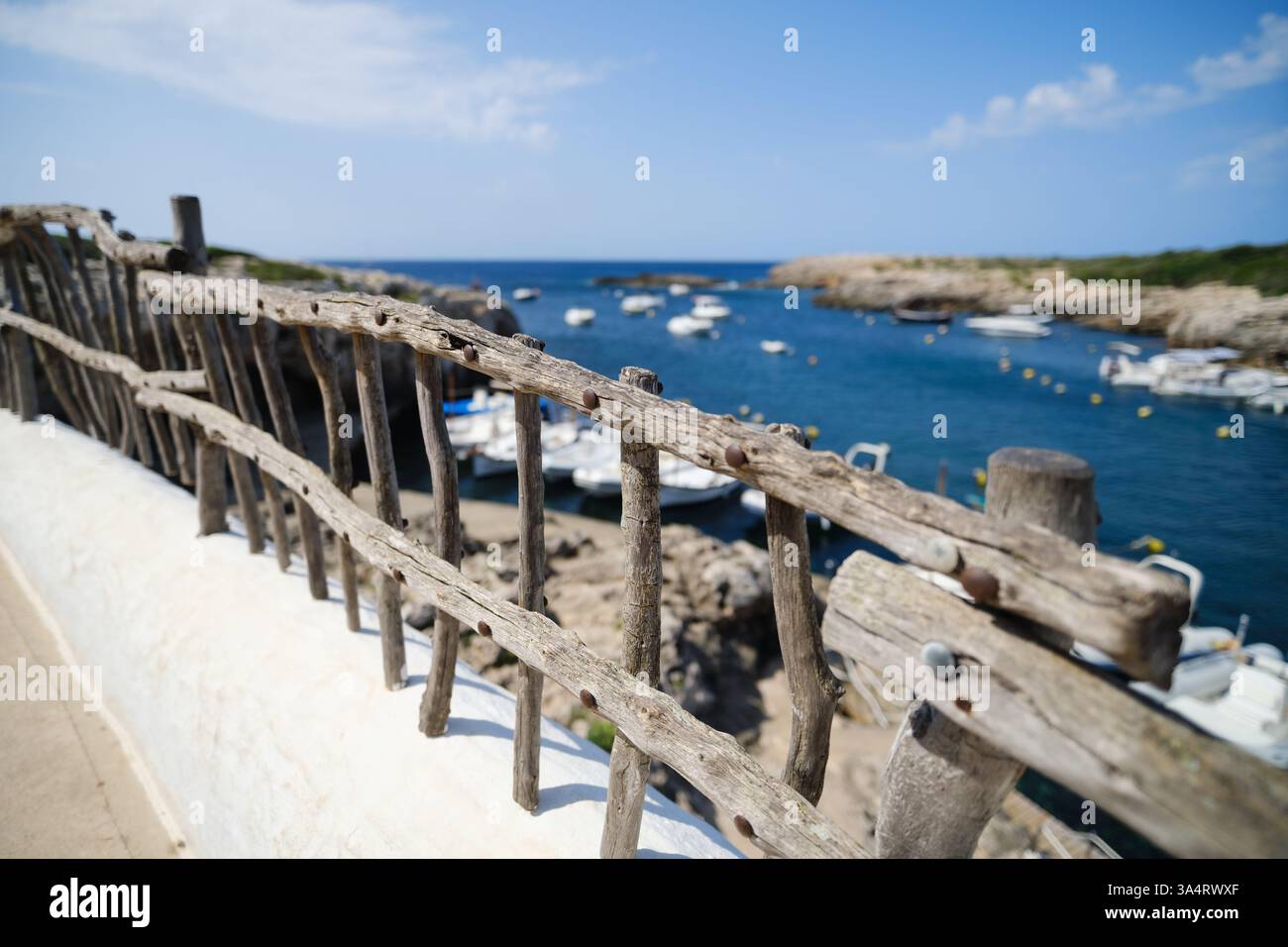 Casa bianca della peculiare città di Binibeca a Minorca, Isole Baleari, Spagna Foto Stock