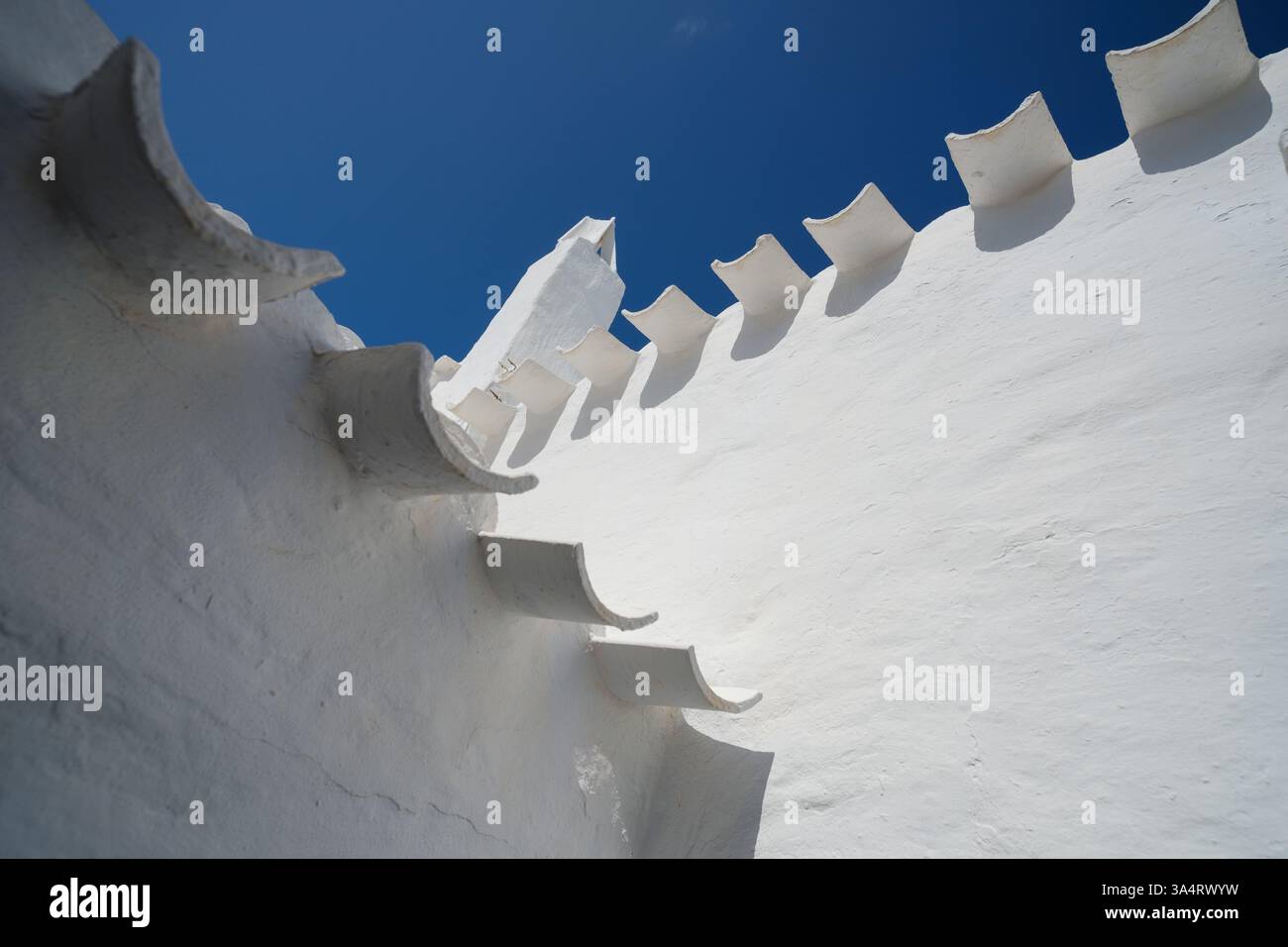 Casa bianca della peculiare città di Binibeca a Minorca, Isole Baleari, Spagna Foto Stock