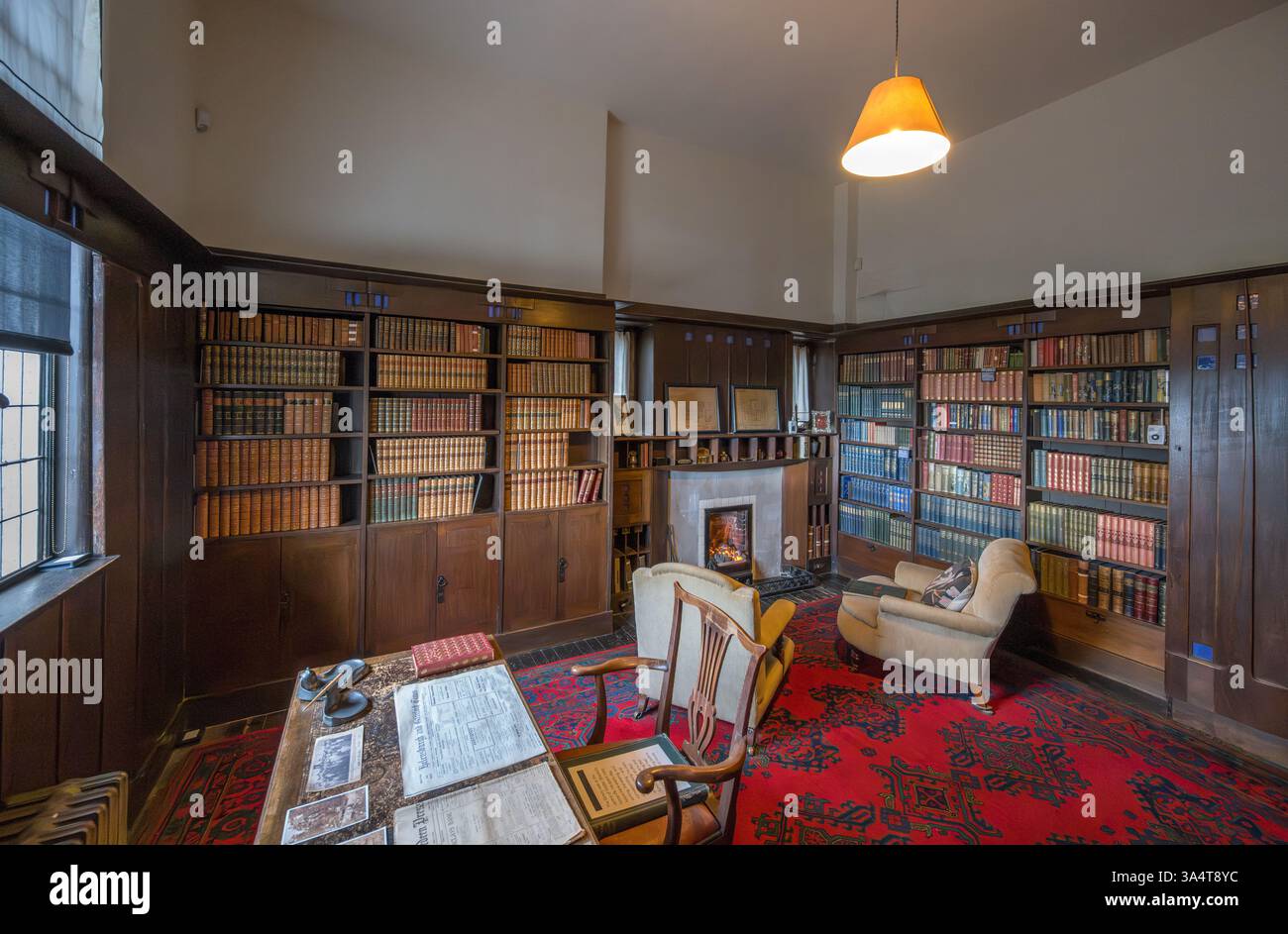 The Library in the Hill House, Helensburgh, Scozia, Regno Unito Foto Stock
