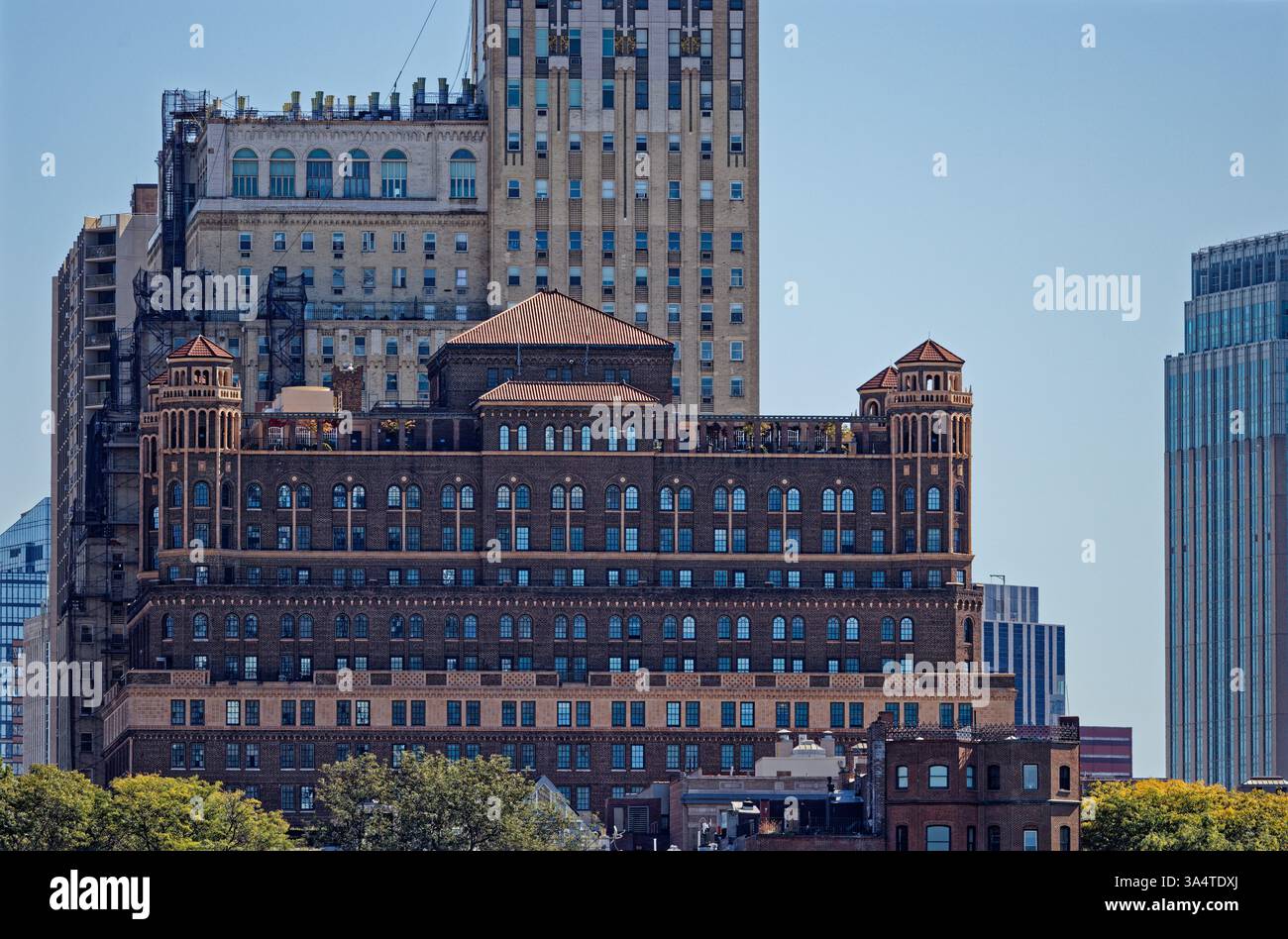 21 Clark Street, nel quartiere storico di Brooklyn Heights, è l'ex Towers Hotel convertito in Watermark Assisted Living/Senior Housing. Foto Stock
