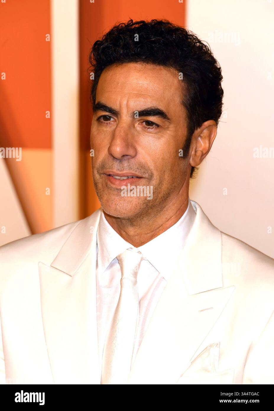 BEVERLY HILLS, CALIFORNIA - 2 MARZO: Sacha Baron Cohen partecipa al Vanity Fair Oscar Party del 2025 condotto da Radhika Jones al Wallis Annenberg Center fo Foto Stock