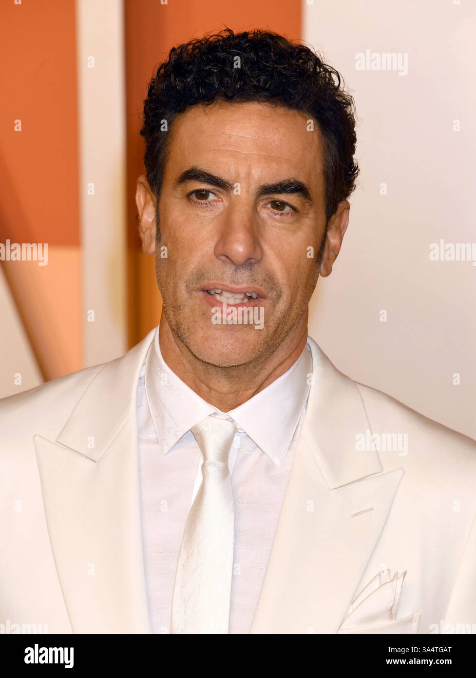 BEVERLY HILLS, CALIFORNIA - 2 MARZO: Sacha Baron Cohen partecipa al Vanity Fair Oscar Party del 2025 condotto da Radhika Jones al Wallis Annenberg Center fo Foto Stock