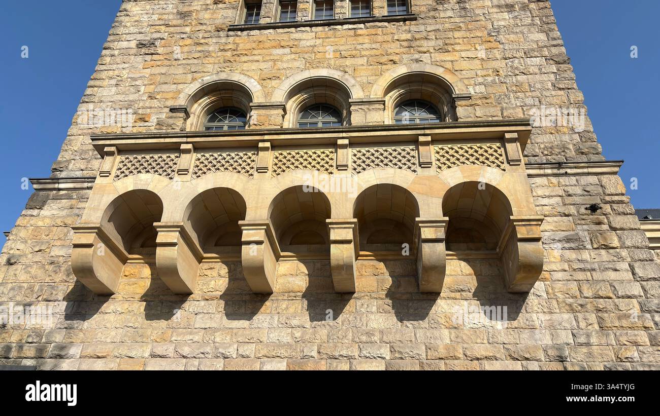 Castello Imperiale. Zamek Cesarski W Poznaniu. Palazzo a Poznan. Località turistica famosa per i vecchi edifici nel centro della città polacca di Poznań - Immagine stock catturata con smartphone