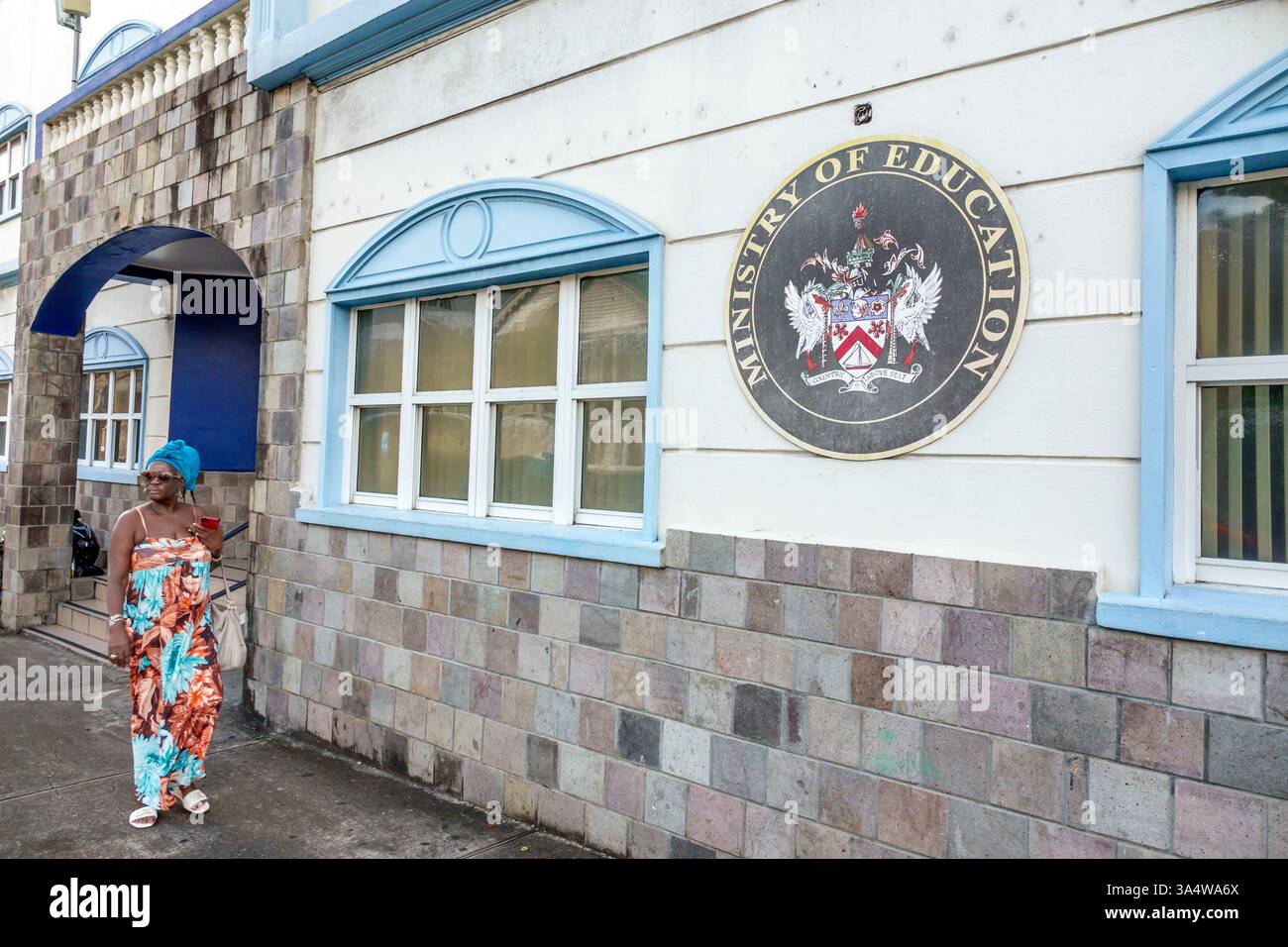 Basseterre St. Saint Kitts e Nevis, Cayon Street, Ministero dell'istruzione, edificio governativo, istituzione ufficiale, settore educativo, stemma, pubblico Foto Stock