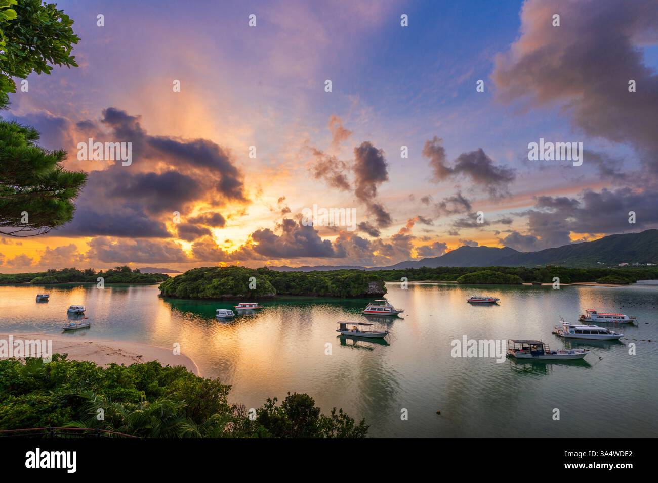 Ishigaki, Giappone, dalla splendida baia di Kabira all'alba. Foto Stock