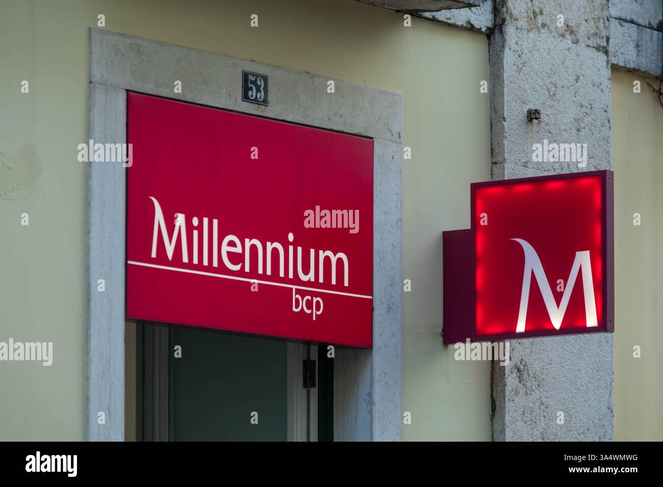 Simbolo del Millennium bcp. La Banca commerciale portoghese è stata fondata nel 1985 ed è la più grande banca privata del paese. Foto Stock