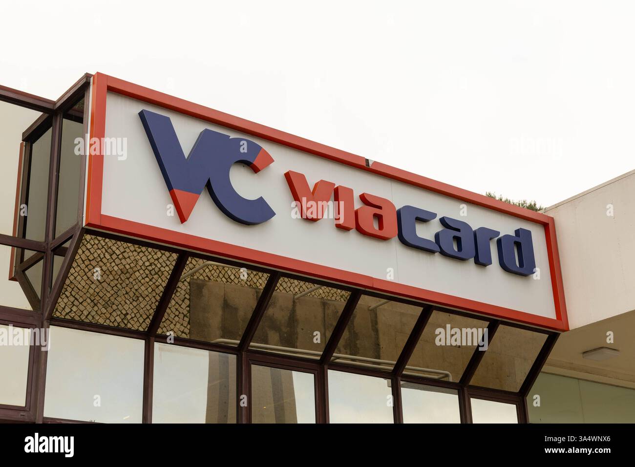 Simbolo del logo tramite Card. ViaCard è una carta che offre sconti sui pedaggi del ponte 25 de Abril e del ponte Vasco da Gama a partire dal 1° incrocio Foto Stock
