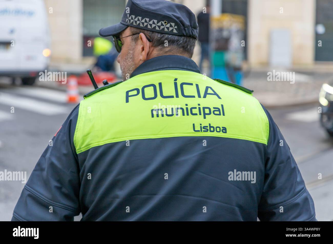 Policia municipale Lisboa regola il traffico. Polizia di Lisbona per garantire la sorveglianza, la protezione e il mantenimento dell’ordine nel comune. Foto Stock