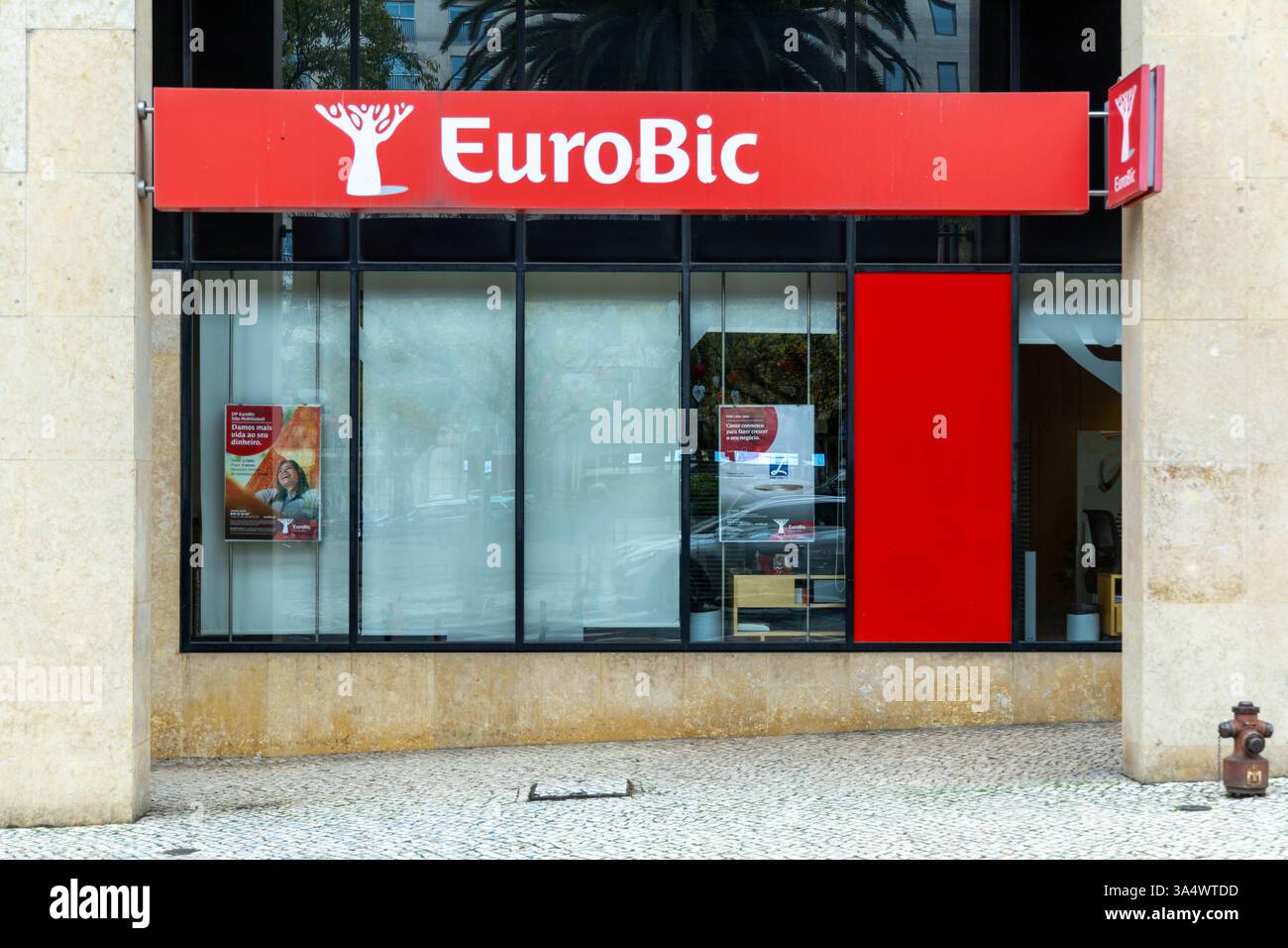 Banca EuroBic. Una banca portoghese, per servire il mercato portoghese nello sviluppo delle relazioni economiche tra Portogallo e Angola. Foto Stock