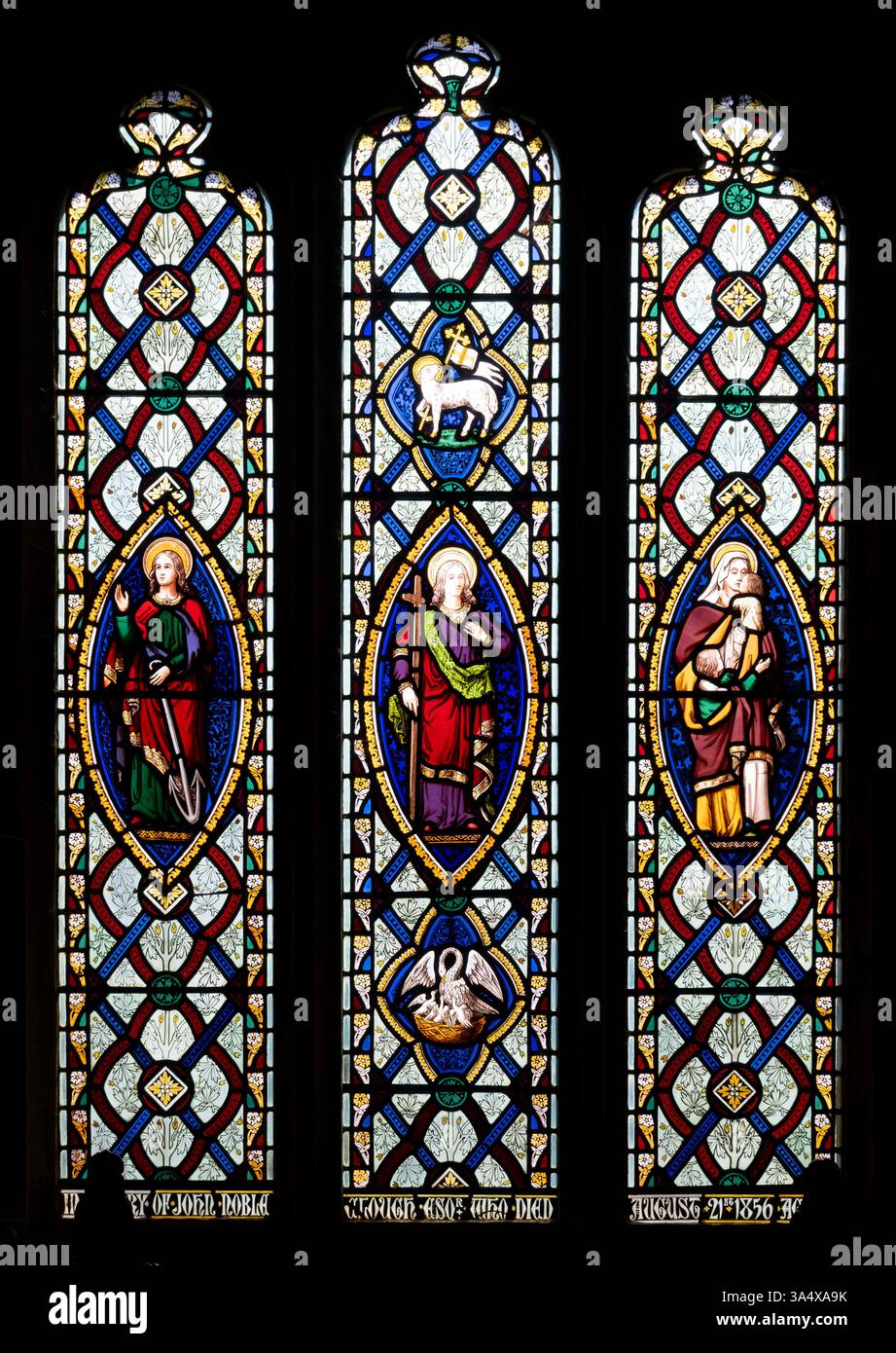 Vetrata fede, speranza e carità, Chiesa di Ognissanti, Tinwell, Rutland, Inghilterra, REGNO UNITO Foto Stock