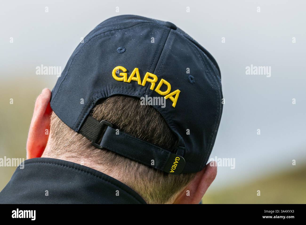 Membro di Garda Siochana in nuova uniforme, Irlanda. Foto Stock