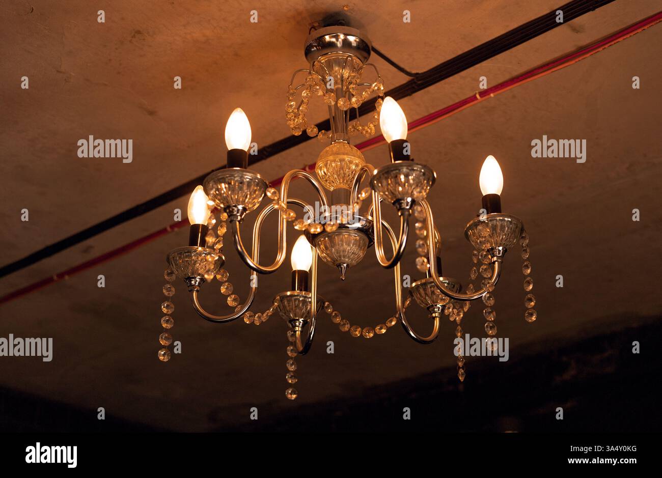 lampadario retrò nel soggiorno Foto Stock