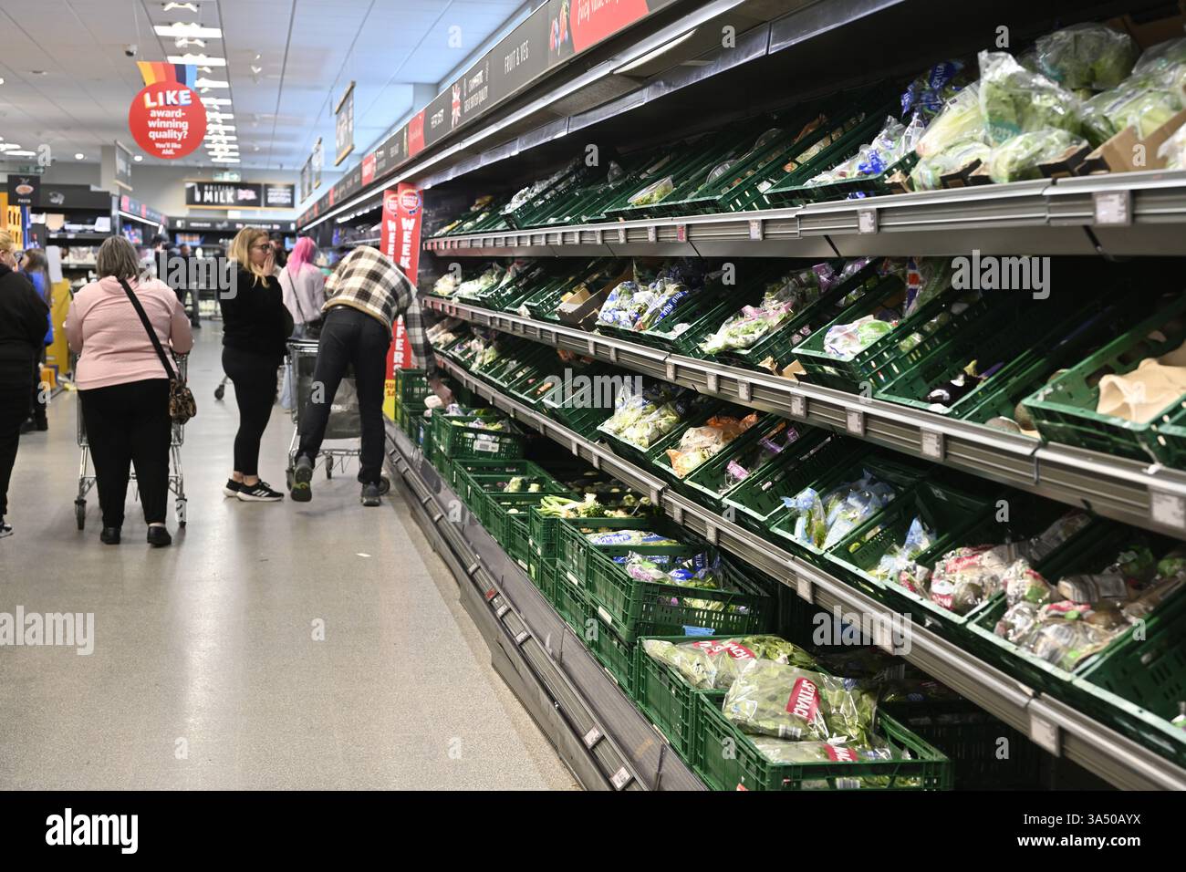 All'interno di Aldi sconto supermercato frutta e verdura, Regno Unito Foto Stock