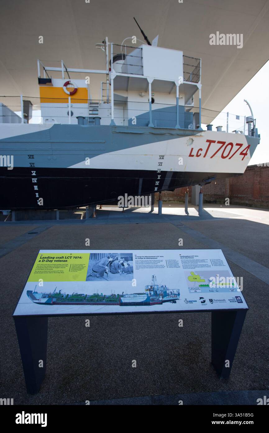 Portsmouth Landing Craft LCT 7074 Foto Stock