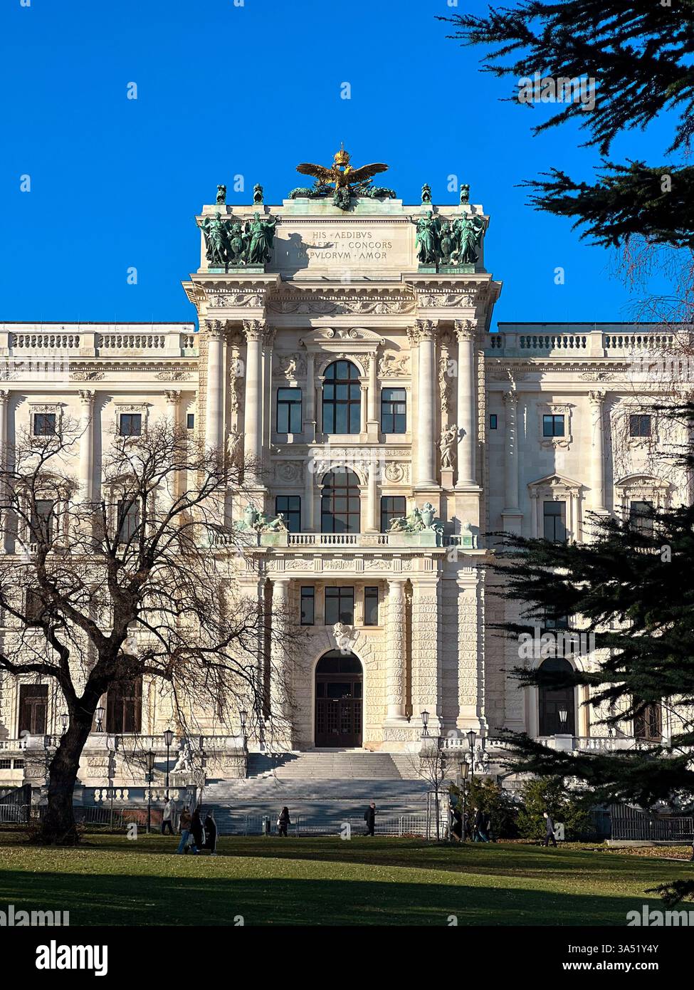 Splendida vista architettonica dello storico Palazzo Hofburg di Vienna Foto Stock