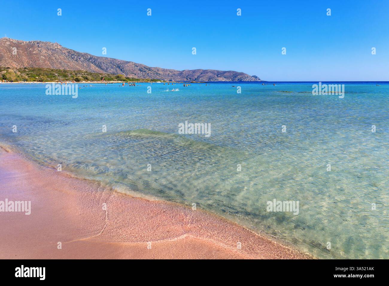 Spiaggia di Elafonissi, Creta, Grecia. Spiaggia di sabbia rosa con acqua cristallina. Foto Stock