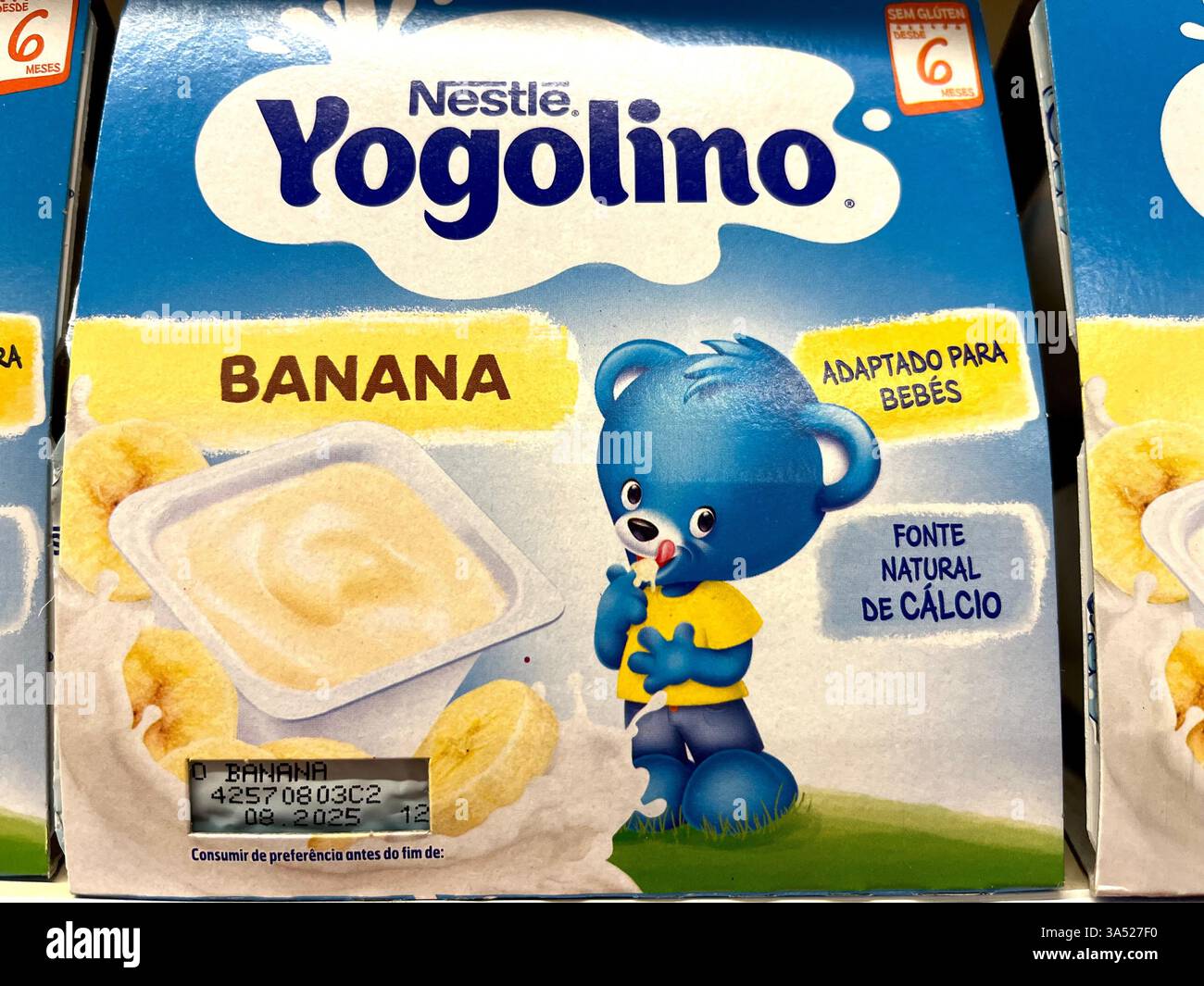 Yogolino, Nestlé, crema alla banana, Nestlé per bambini, Nestlé per bambini, shopping, consumismo, supermercato, yogurt alla banana, baby yogurt, crema Yogolino Foto Stock