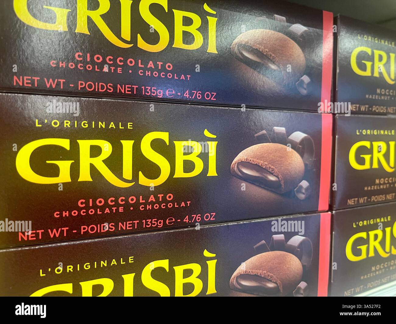 Biscotti al cioccolato Grisbi, shopping, consumismo, superstore, biscotti, confezionamento, scaffale del supermercato, biscotti italiani, biscotti italiani, dolci Foto Stock