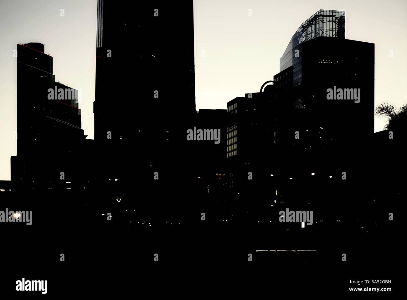 Le sagome dei grattacieli la mattina presto a San Diego Foto Stock