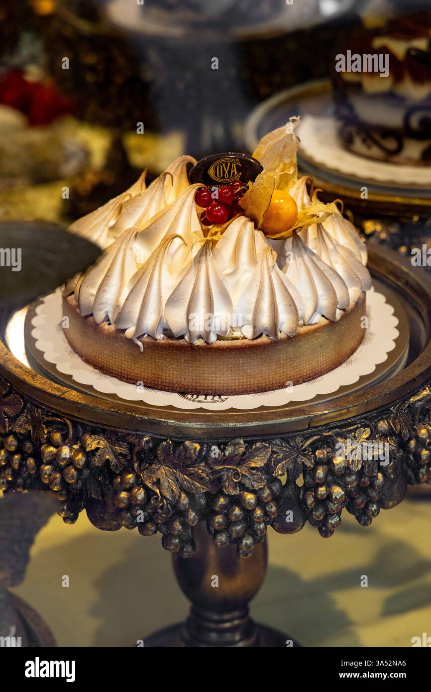 Torta al cova Montenapoleone Patisserie, Milano, Italia Foto Stock