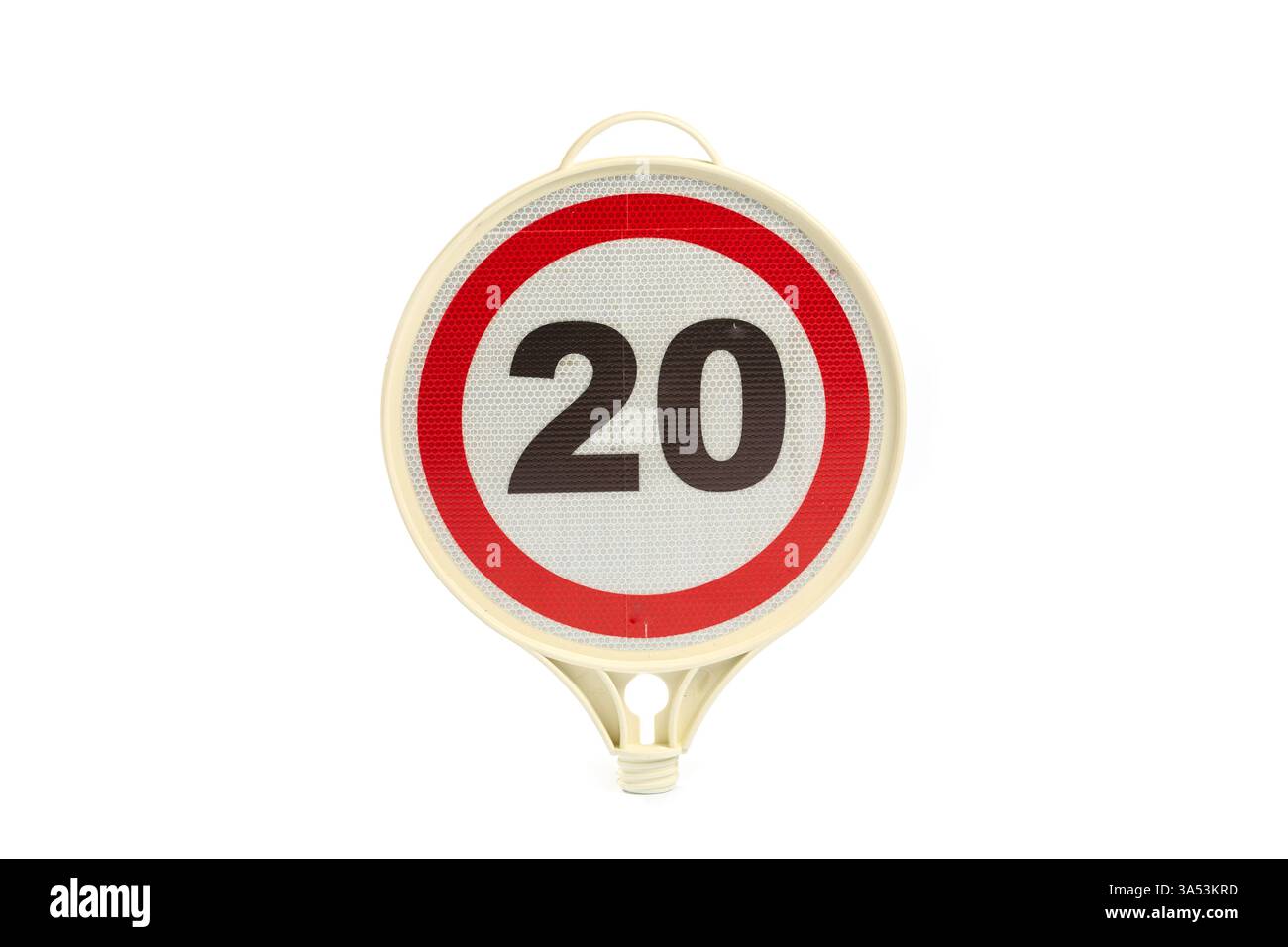 Segnali stradali riflettenti che indicano un limite di velocità di 20, promuovendo la sicurezza stradale e un comportamento di guida responsabile in ambienti urbani, migliorando Foto Stock