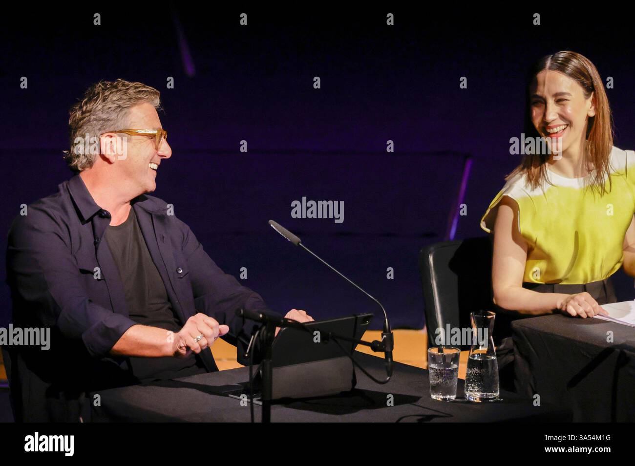 Hans Sigl und Sibel Kekilli bei der lit. Colonia 2025 Veranstaltung Vielen Dank für die Blumen die große lit. Colonia-Gala in der Philharmonie. Köln, 20.03.2025 *** Hans Sigl e Sibel Kekilli all'evento LIT Cologne 2025 molte grazie per i fiori il grande gala illuminato di Colonia alla Philharmonie Cologne, 20 03 2025 foto:XR.xSchmiegeltx/xFuturexImagex gala_5303 Foto Stock