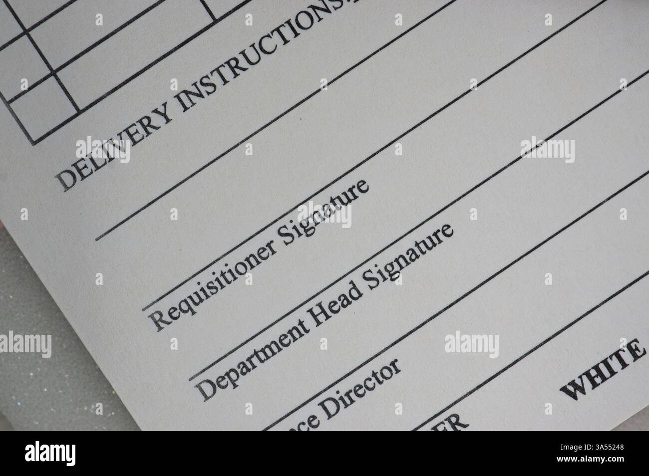 Righe di firma su un modulo di richiesta d'acquisto Foto Stock