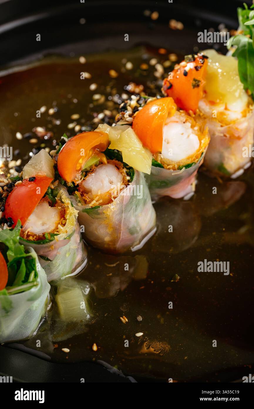 involtini primavera con gamberi e sesamo Foto Stock