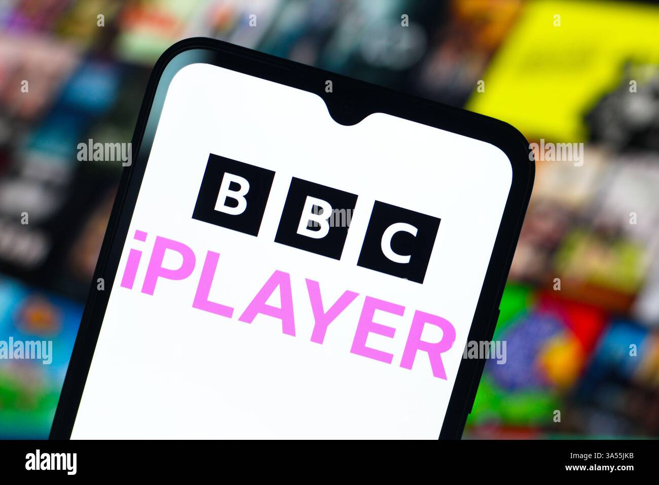 In questa immagine, il logo BBC iPlayer viene visualizzato sullo schermo di uno smartphone. (Foto di Thomas Fuller / SOPA Images/Sipa USA) *** esclusivamente per notizie editoriali *** Foto Stock