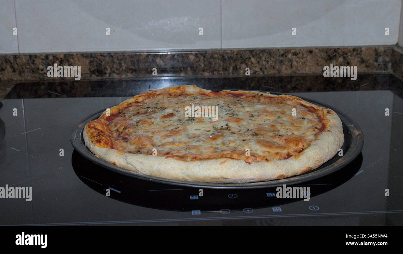 Pizza italiana fatta in casa Foto Stock