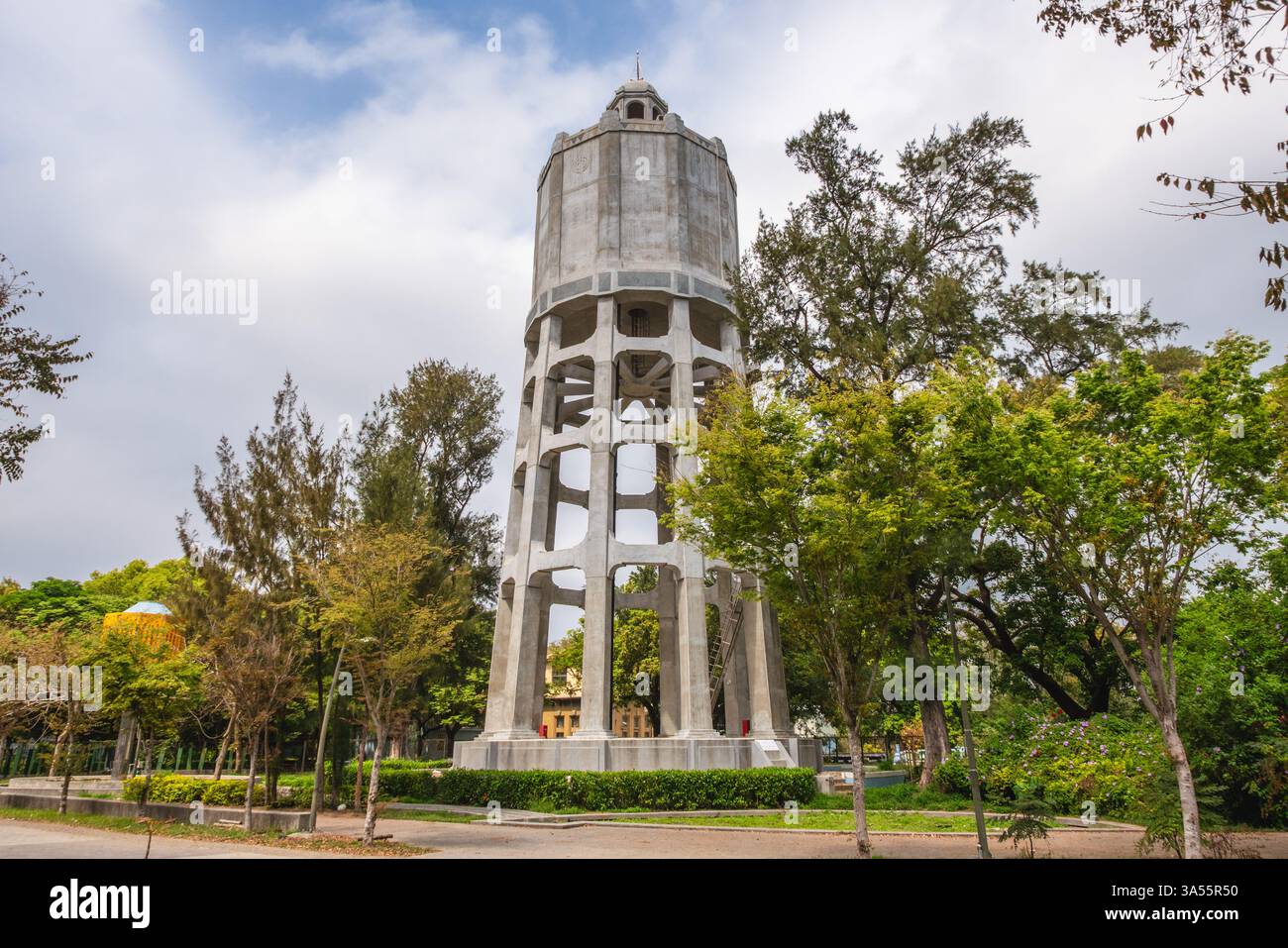 Vecchia torre d'acqua nel parco culturale Water Head nella cittadina di Puzi, Chiayi, Taiwan Foto Stock