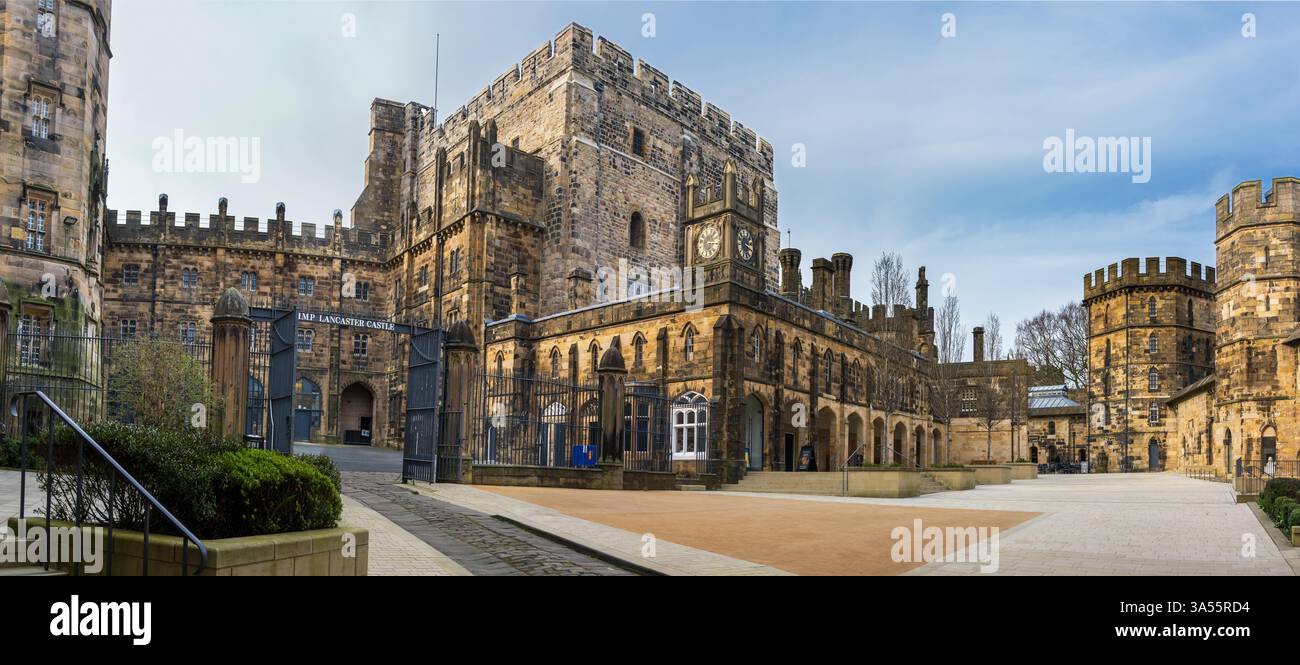 Il castello di Lancaster del XII secolo. Un'ex prigione e tribunale ora un'attrazione turistica. La scena della condanna a morte sulle streghe di Pendle. Foto Stock