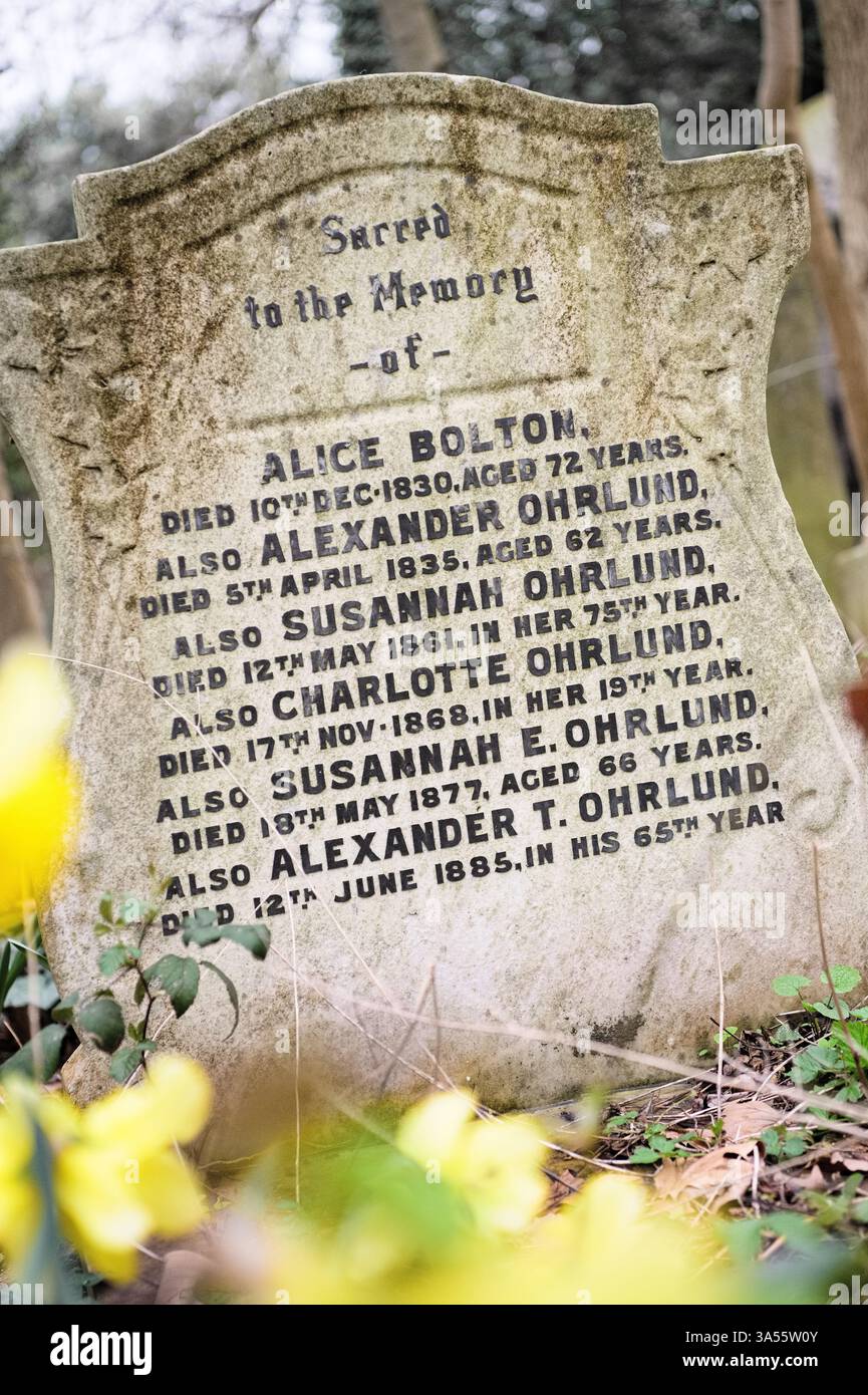 In memoria di Alice Bolton, una lapide nel Tower Hamlets Cemetery Park a Londra Foto Stock