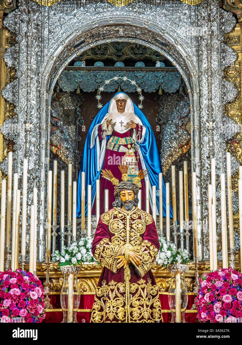 Splendide statue della Vergine Maria e di Cristo nella Basilica di la Macarena, Siviglia. Foto Stock