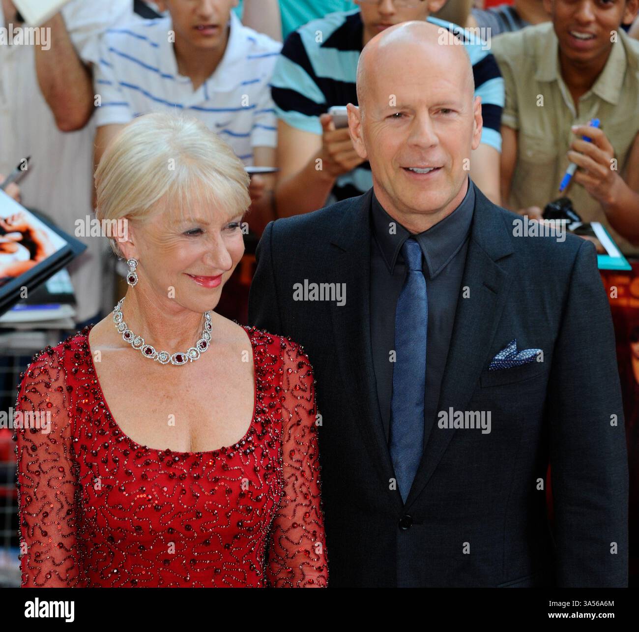 Londra, Inghilterra, 07.22.2013 Helen Mirren e Bruce Willis alla Red 2 European Premiere, Londra, 22.07.13 Foto Stock
