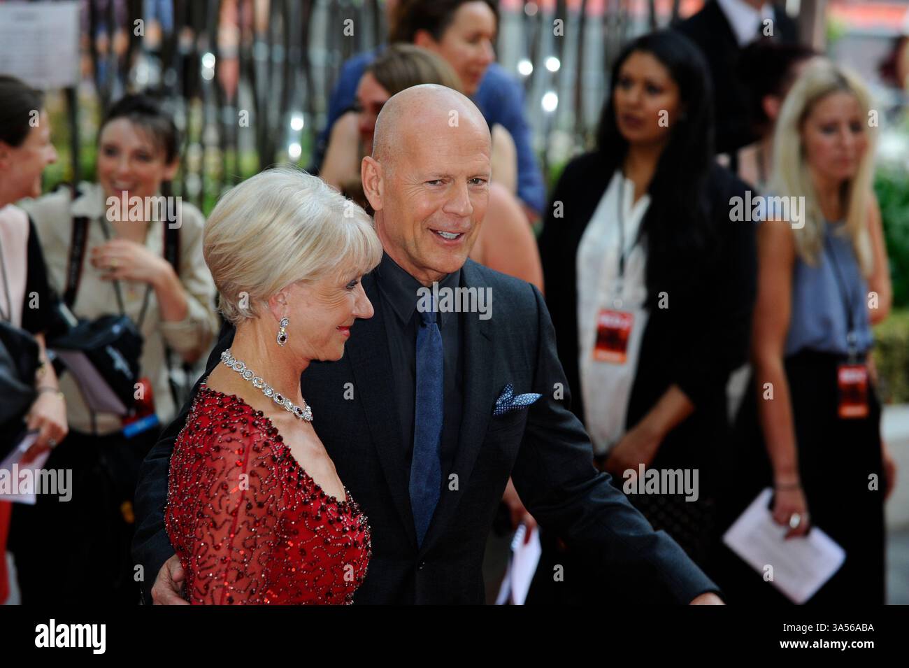 Londra, Inghilterra, 07.22.2013 Helen Mirren e Bruce Willis alla Red 2 European Premiere, Londra, 22.07.13 Foto Stock