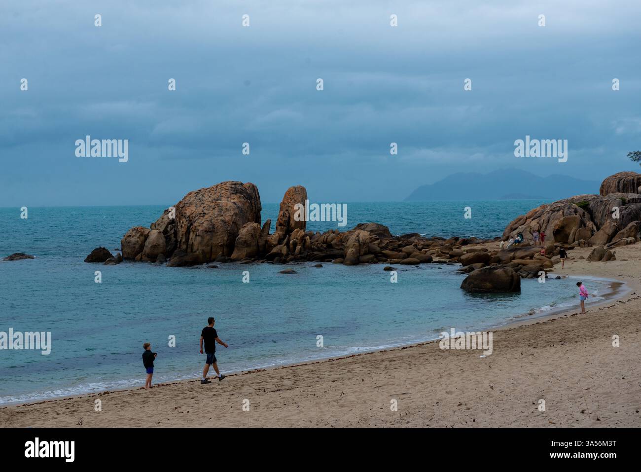 Bowen; spiagge incontaminate, Rugged Rocks e Crystal Blue Waters: La gemma nascosta del Queensland Foto Stock