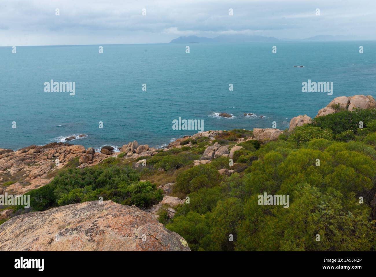 Bowen; spiagge incontaminate, Rugged Rocks e Crystal Blue Waters: La gemma nascosta del Queensland Foto Stock