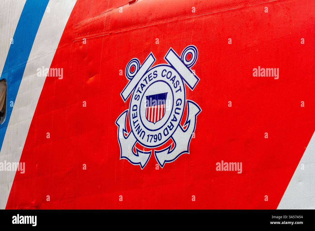 Riverside, California, Stati Uniti - 06-05-2019: Una vista delle insegne militari della Guardia Costiera degli Stati Uniti. Foto Stock
