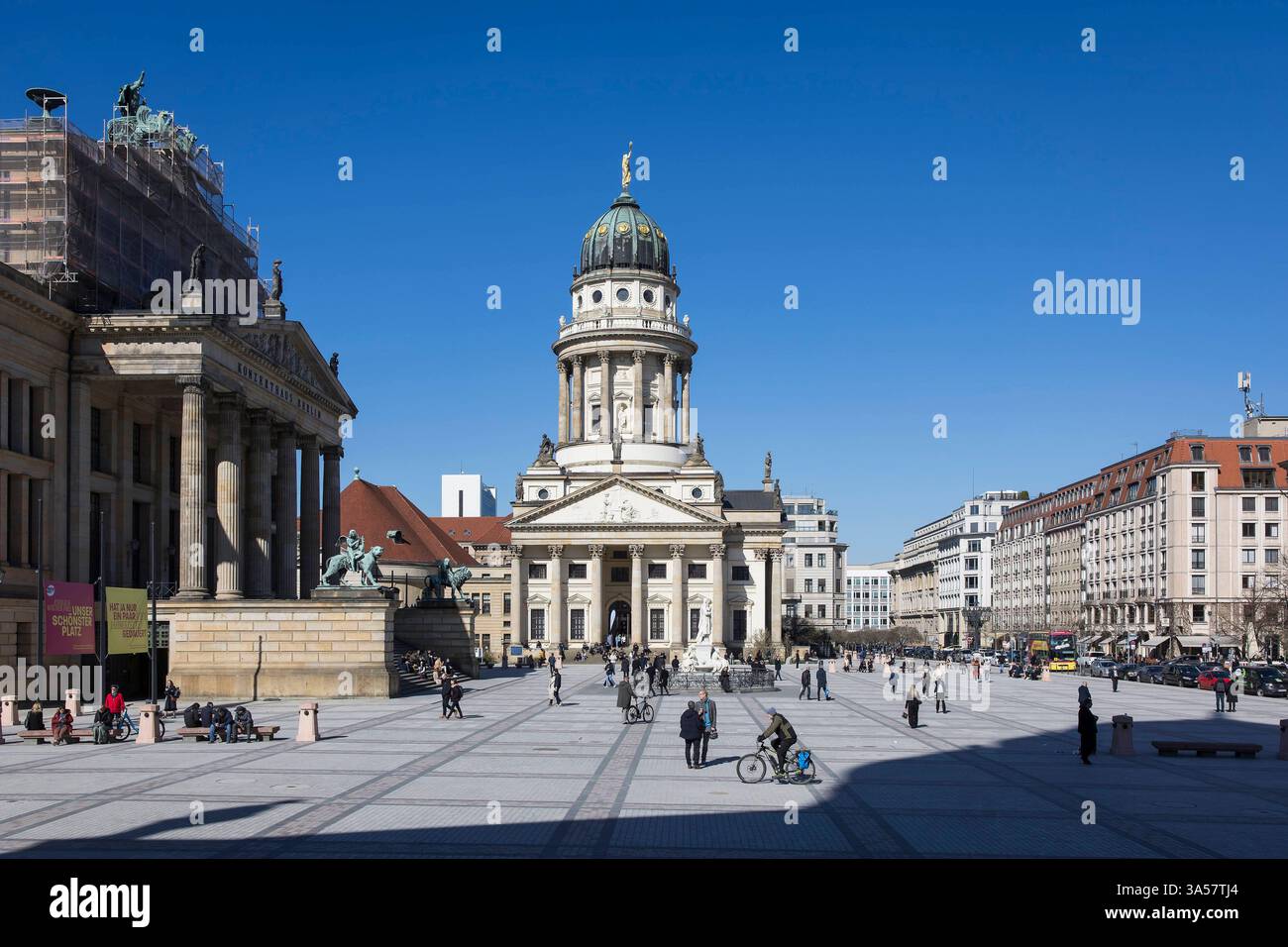 Gendarmenmarkt nach Wiedereröffnung, Berlino, 19.03.2025 Überblick über den Gendarmenmarkt. Nach zweijähriger Sanierung wurde der zentrale Platz zwisch Foto Stock
