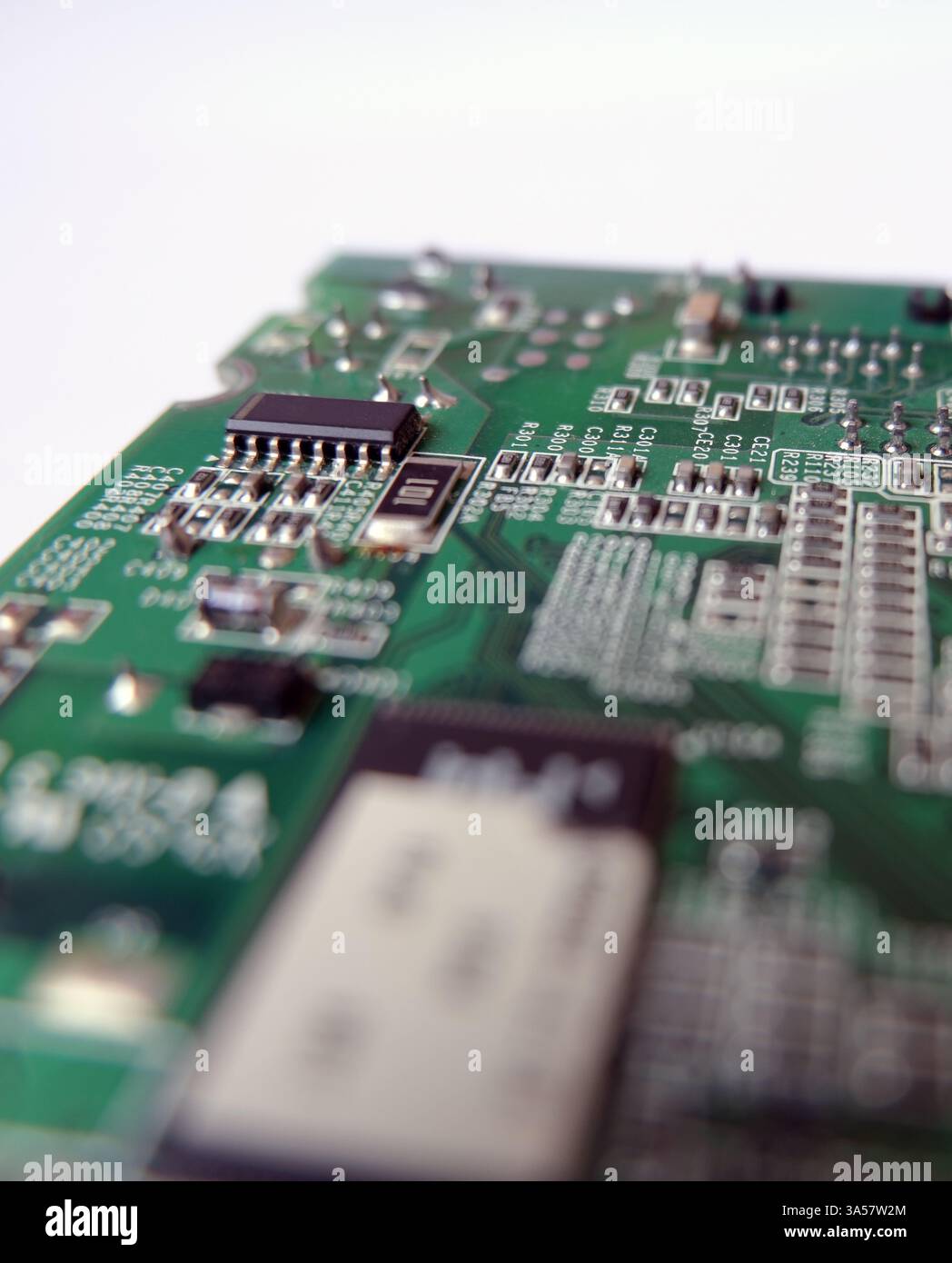 Modulo elettronico. Un assieme contenente diversi componenti a montaggio superficiale. Foto Stock