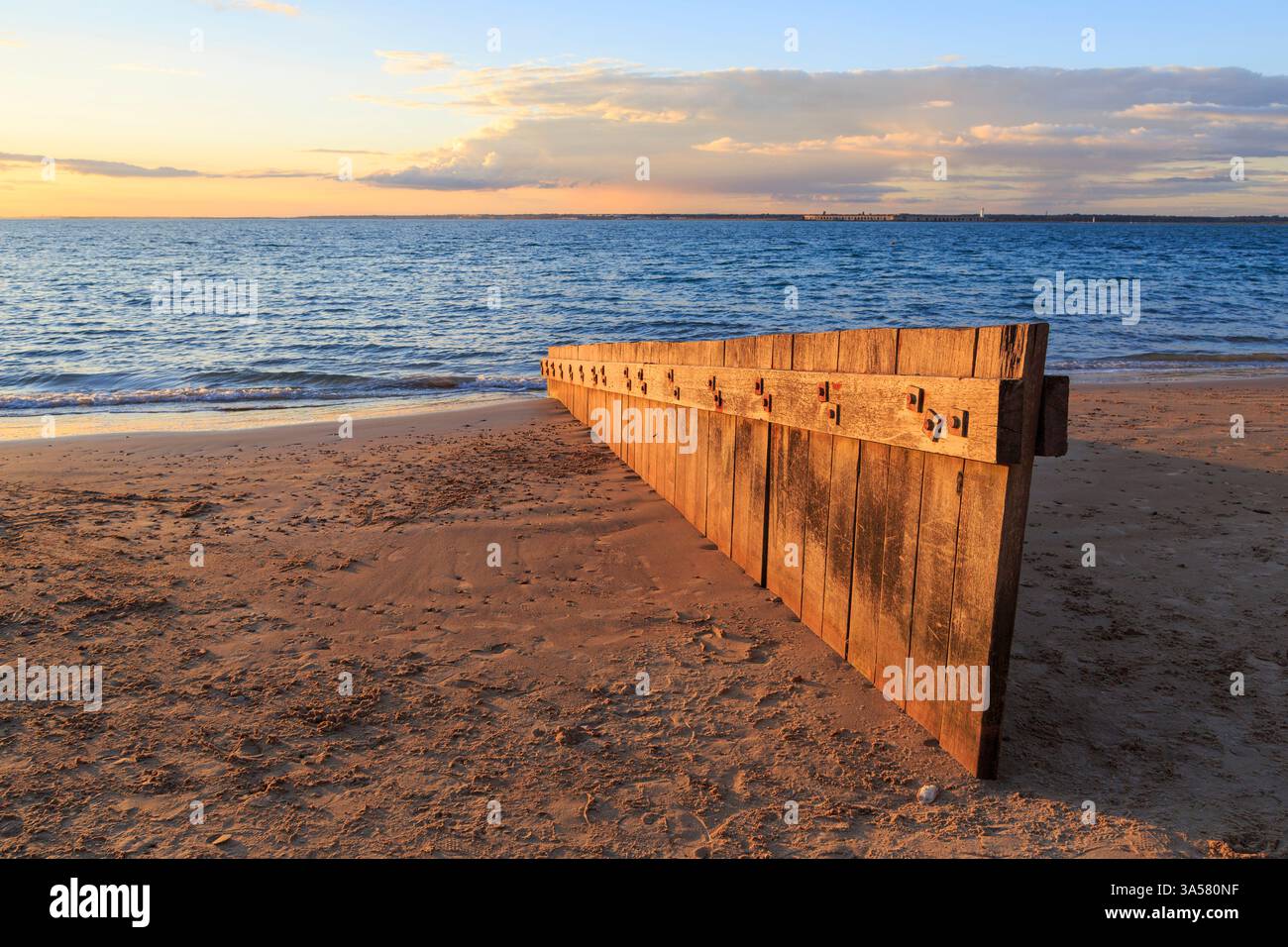 New breakwater, Colwell Bay, Isola di Wight, Inghilterra, Regno Unito Foto Stock
