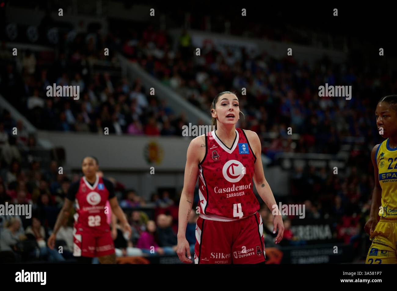 Mariona Ortiz di Casademont Saragozza vista in azione durante il quarto quarto quarto di finale della Queen's Cup of Basketball 2025 tra Casademont Saragozza e Spar Canarias alla Prince Felipe Arena. (Foto di Vicente Vidal Fernandez/Sipa USA) credito: SIPA USA/Alamy Live News Foto Stock