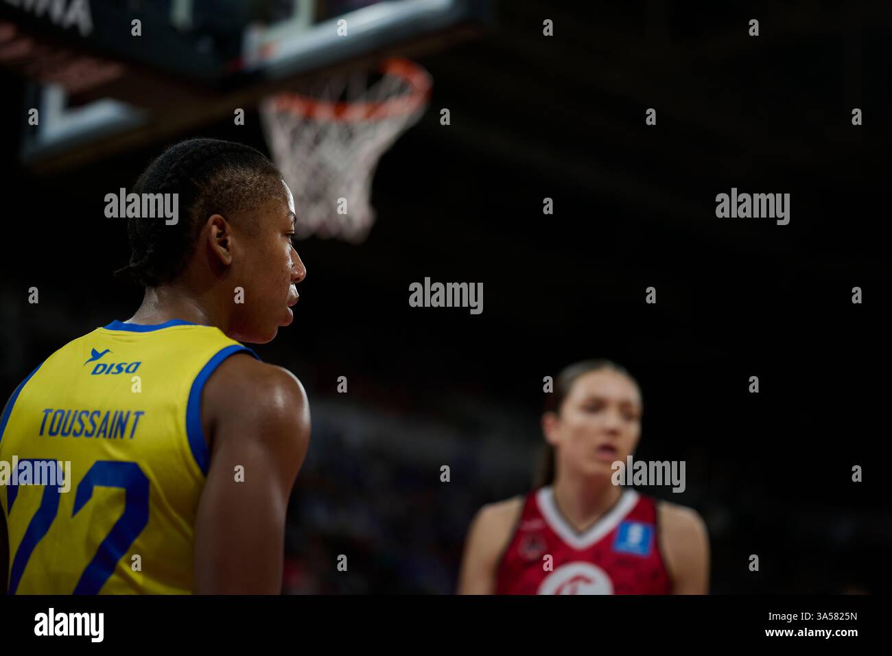 Dominique Toussanint di Spar Gran Canarias visto in azione durante il quarto quarto quarto di finale della Queen's Cup of Basketball 2025 tra Casademont Saragozza e Spar Canarias alla Prince Felipe Arena. (Foto di Vicente Vidal Fernandez/Sipa USA) credito: SIPA USA/Alamy Live News Foto Stock