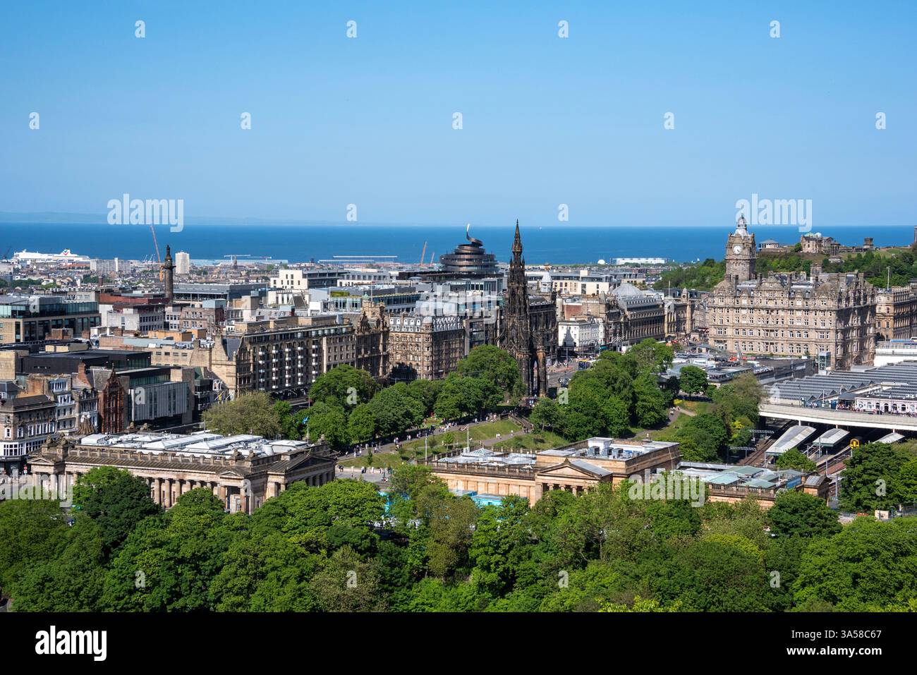 Vista sullo skyline di Edimburgo, Scozia Foto Stock